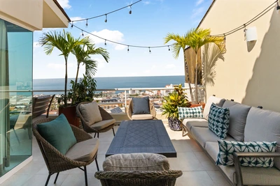 Los Altos E7 - Penthouse